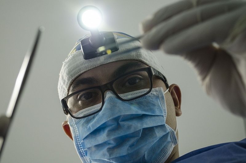 Стоматолог предупредила об опасности коронавируса для зубов